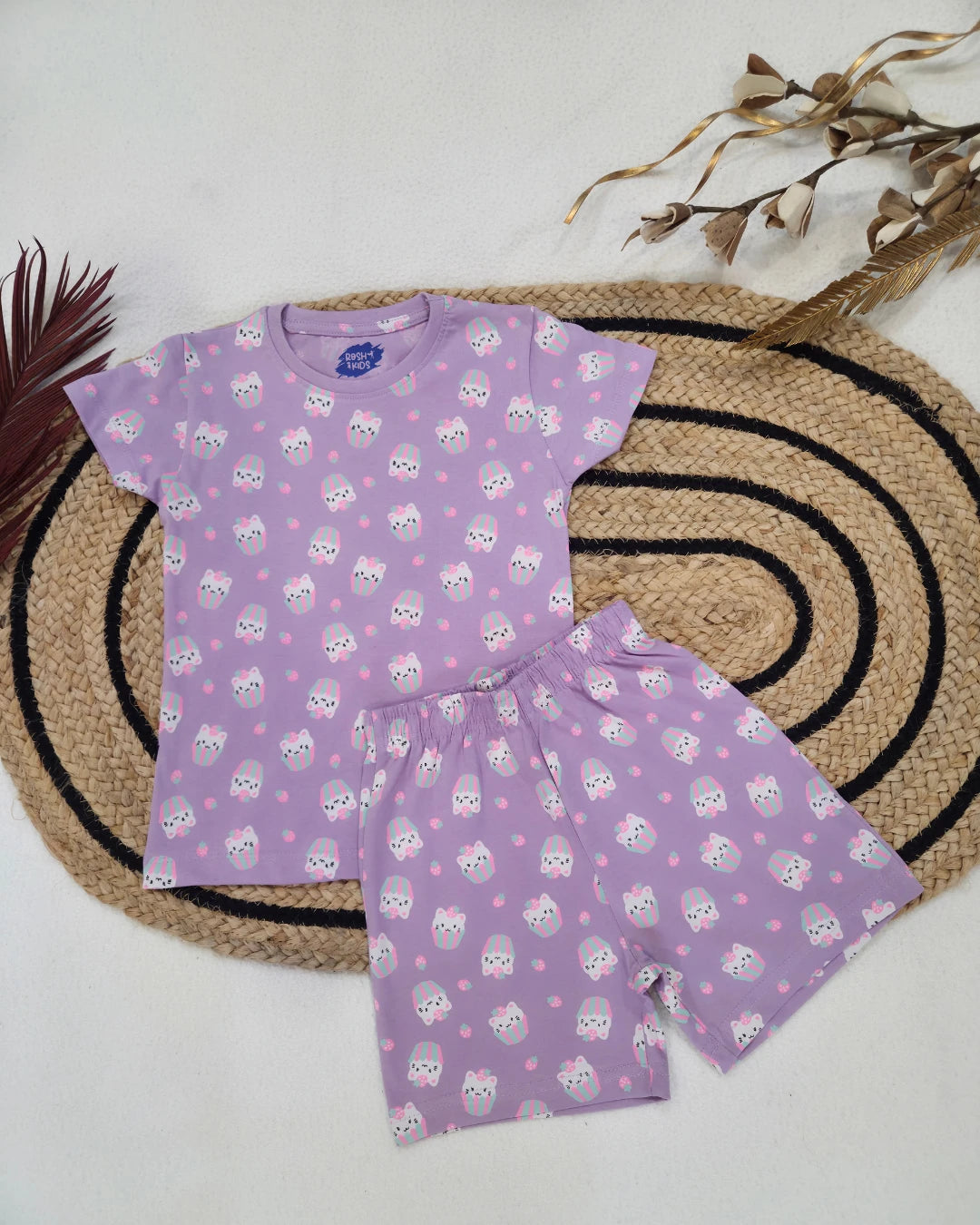 Kitty in cup - Girls Shorts Co-ords